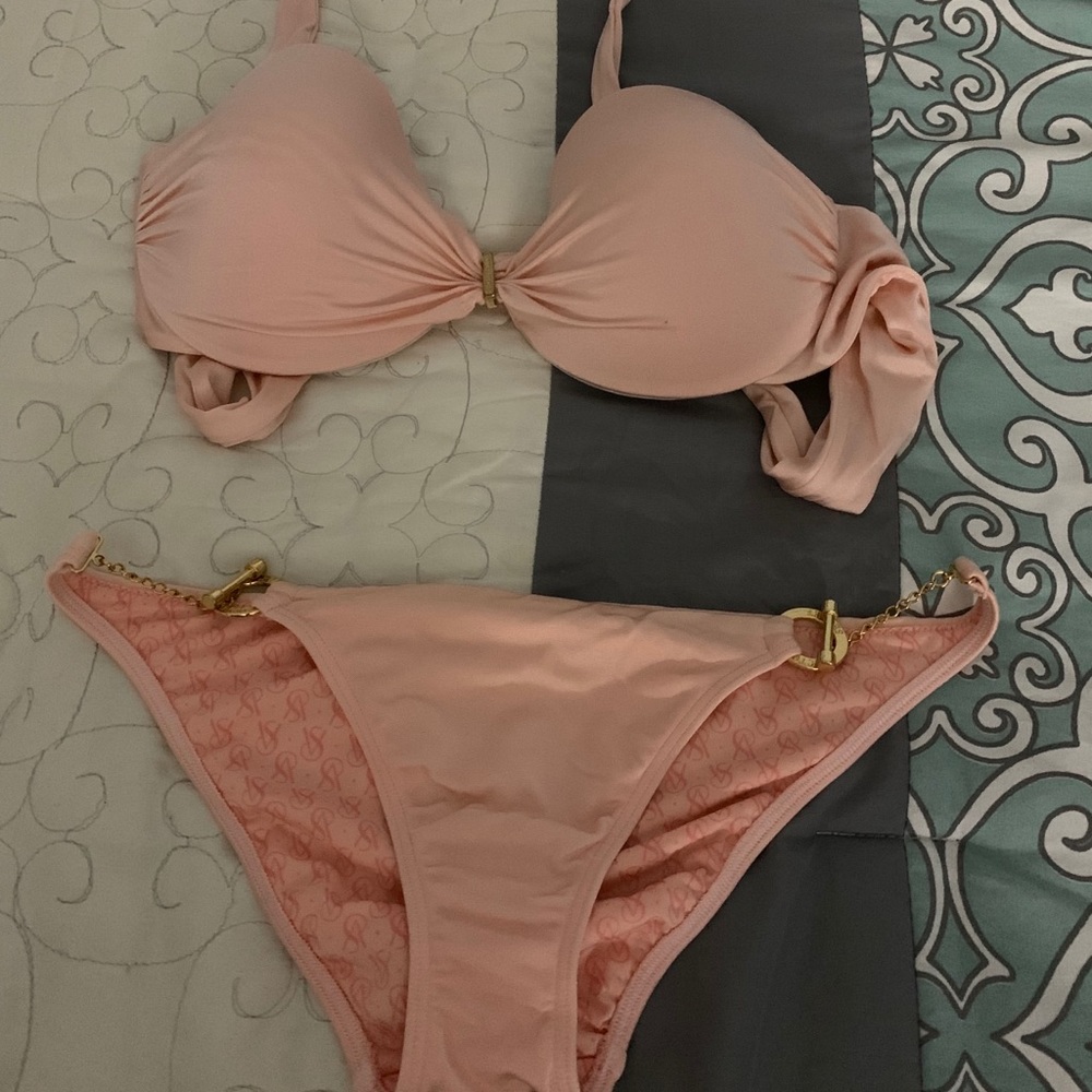 Victoria’s Secret bikini